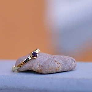 Zlatý prsten s Granátem, Au 585/1000