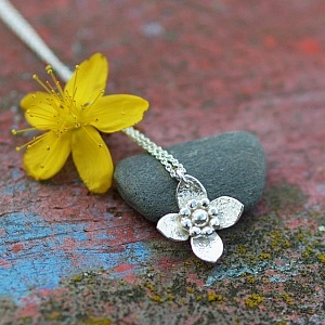 květinu pro ženu... AG náhrdelník